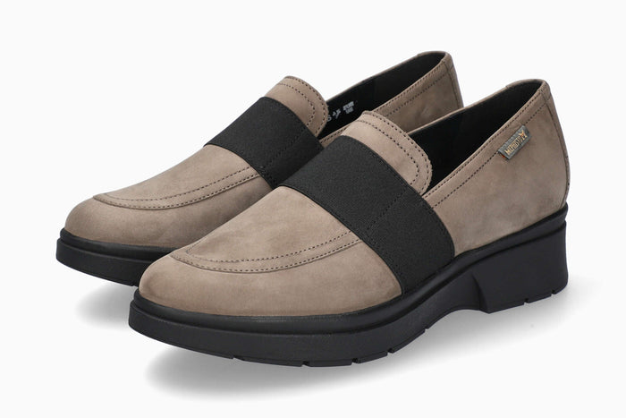 Debby - Walnut | M5RX